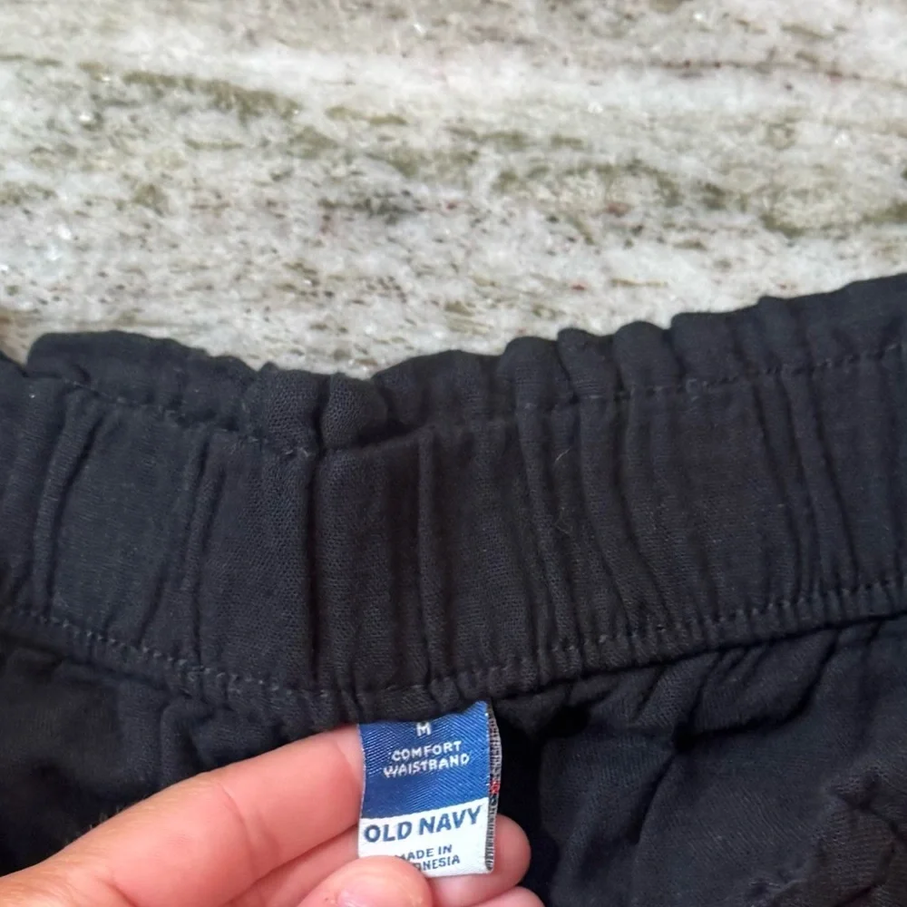 Old Navy High Waist Black Women's Shorts
Size Medium - Picture 2 of 2